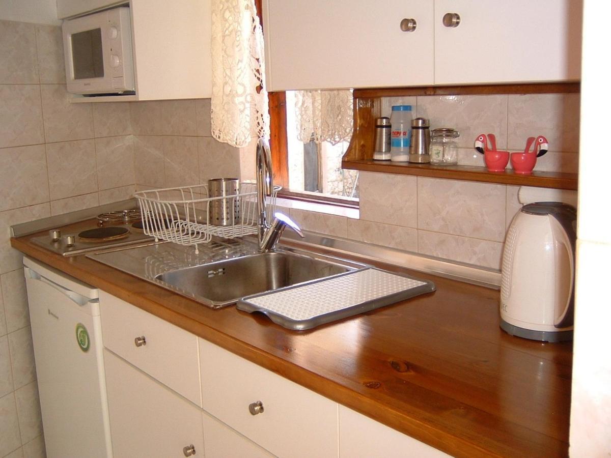 Yiayia'S Home Chalki Town Екстер'єр фото