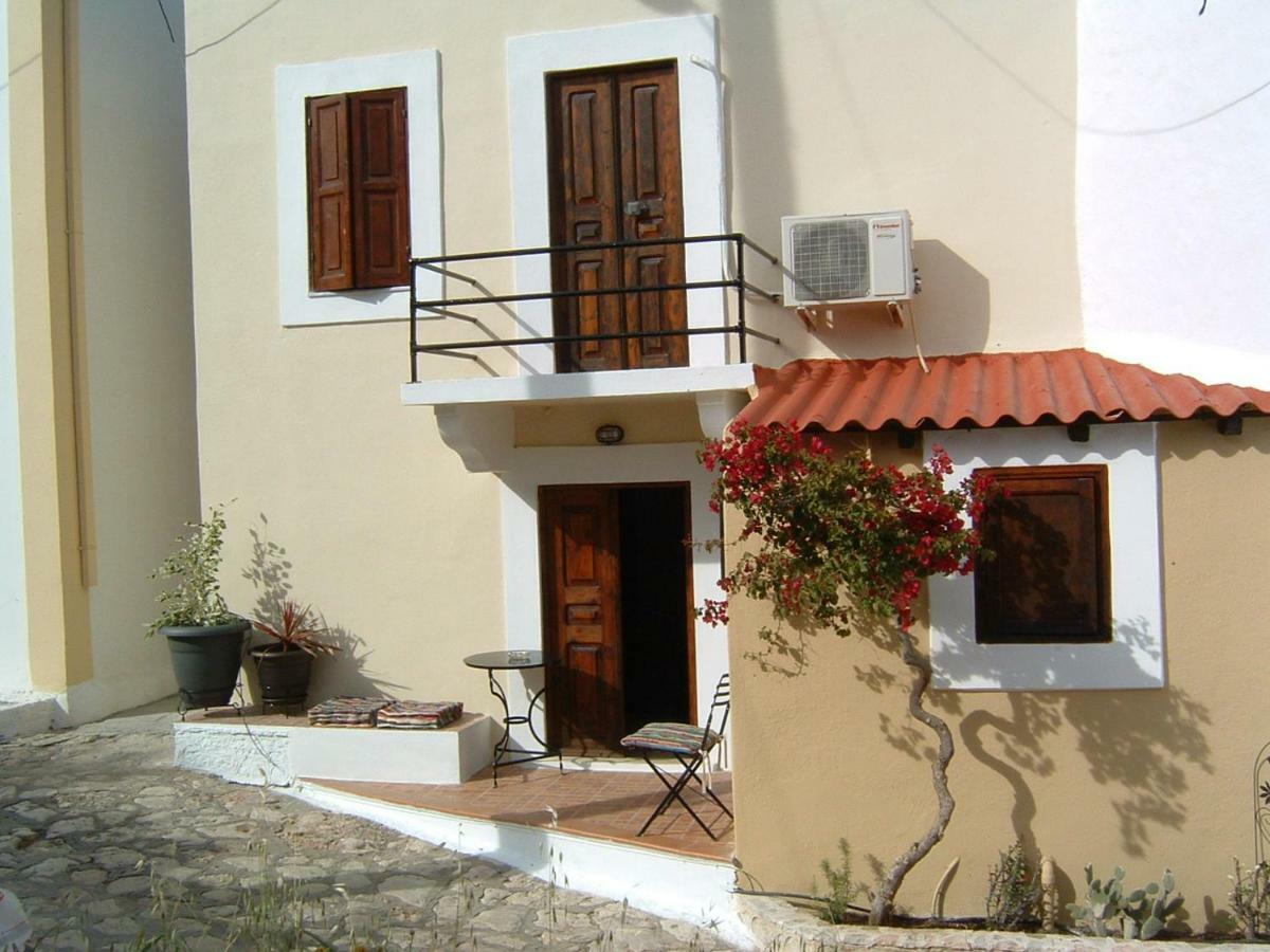 Yiayia'S Home Chalki Town Екстер'єр фото