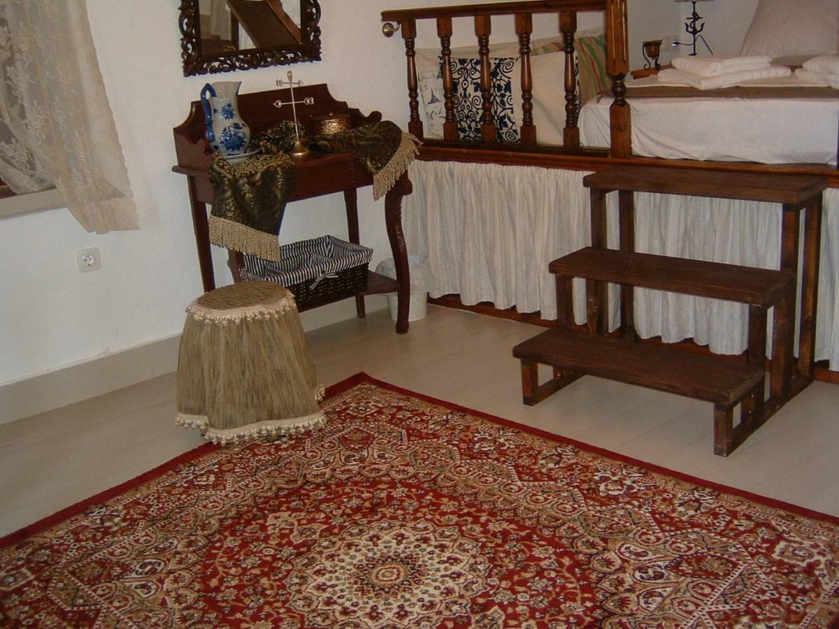 Yiayia'S Home Chalki Town Екстер'єр фото