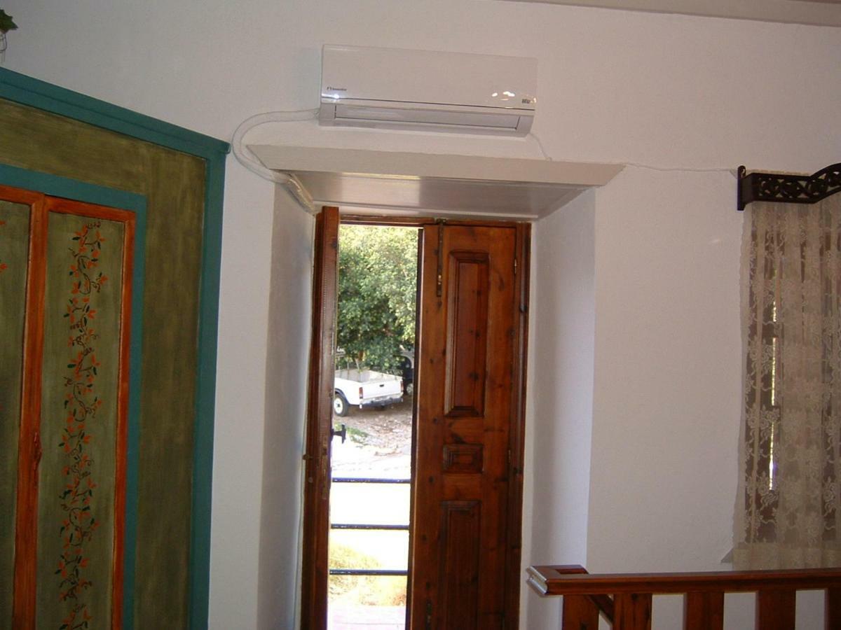 Yiayia'S Home Chalki Town Екстер'єр фото