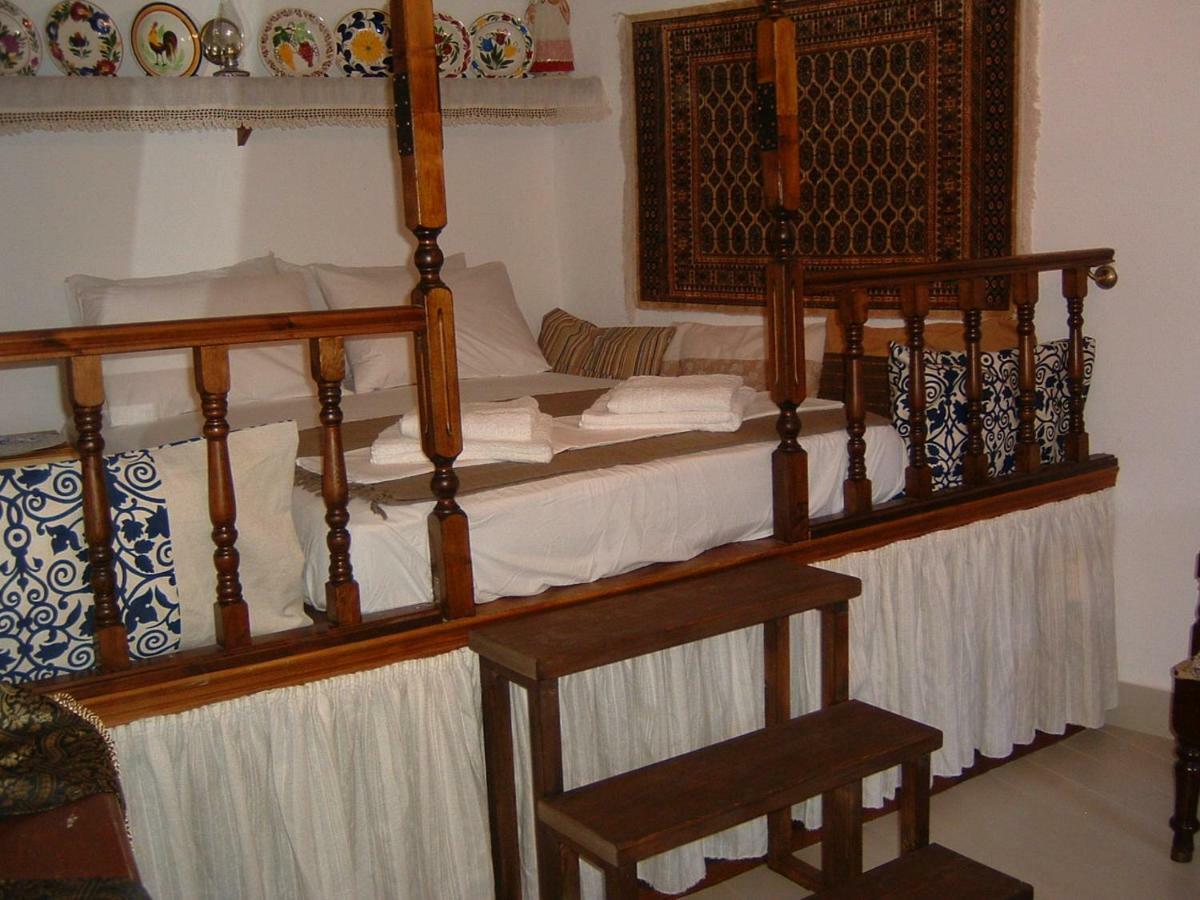 Yiayia'S Home Chalki Town Екстер'єр фото